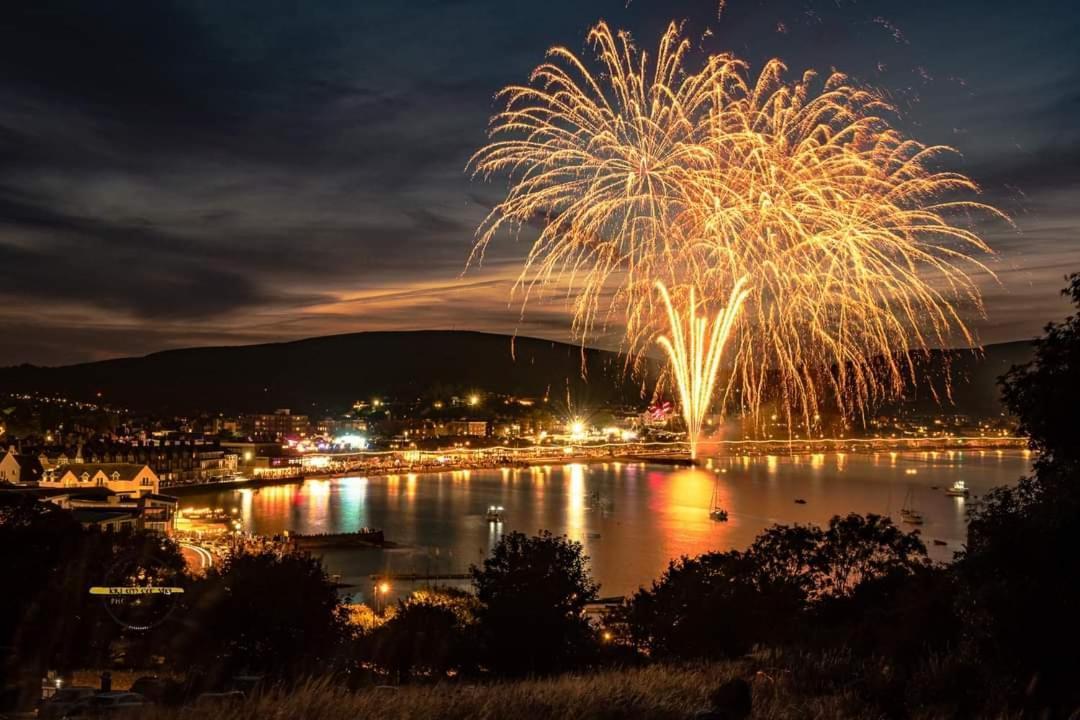 Apartamento Hightide - 2 Bed With Parking, Balcony & Sea View. Swanage Habitación foto